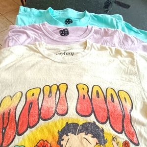 Bundle Small T-shirt. Maui and Betty Boop